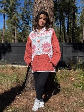 Vintage SMALL Floral womens Hoodie - Rust and White with a touch of pink.